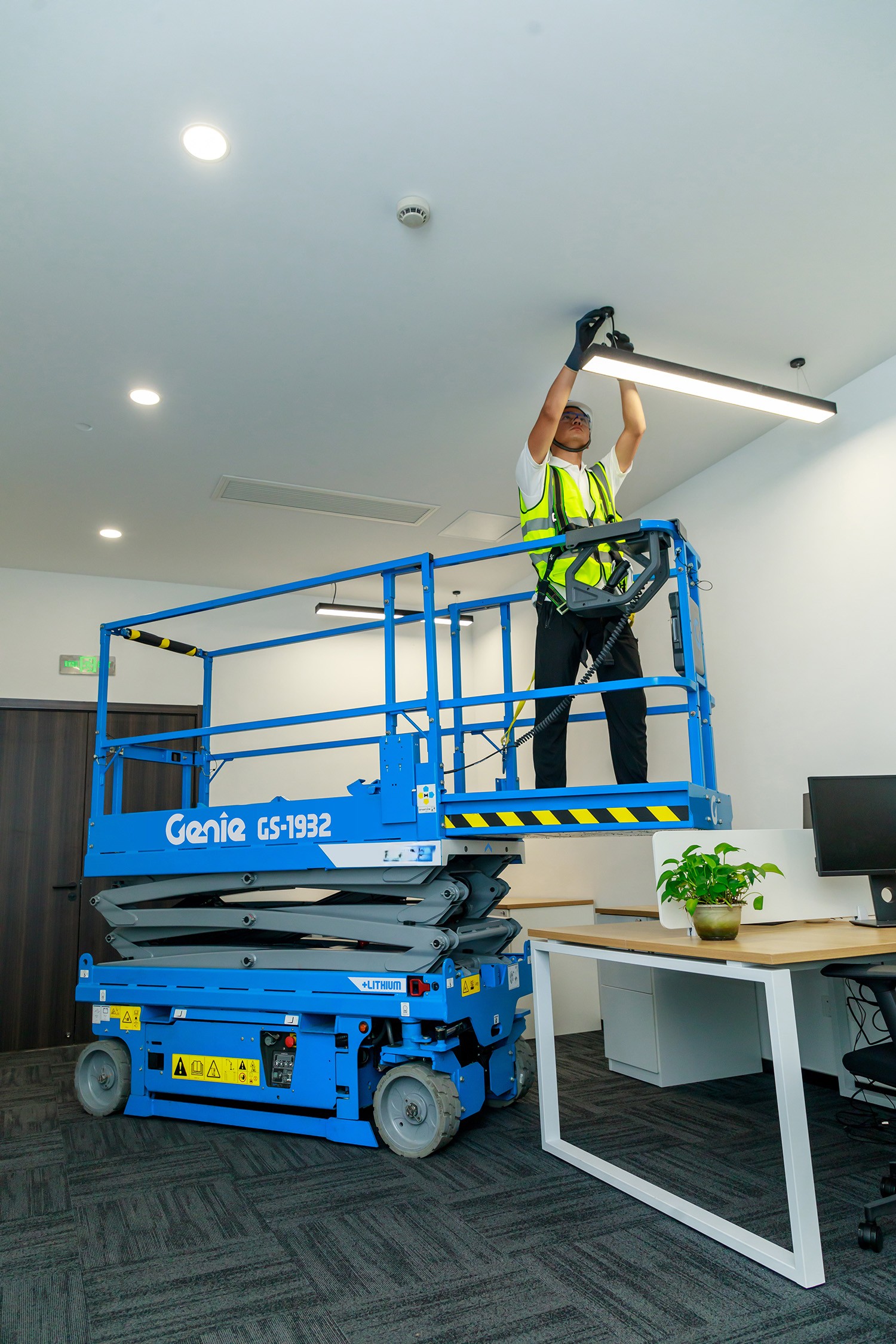 Electric Scissor Lift - View 2